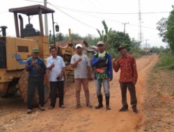 Gerak Cepat PUTR OKU Timur Perbaiki Jalan Kabupaten di Desa Banding Agung