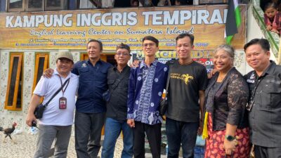 Pengurus IWO Pusat Edukasi Para Siswa Kampung Inggris Di Tempirai