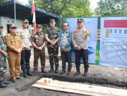 DANREM 044/GAPO LETAKAN BATU PERTAMA PEMBANGUNAN TPA MADRASAH DINIYAH AL MUTAWALIYAH