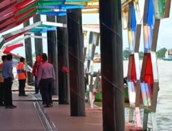 Kapal Tongkang Batubara Tabrak Terminal Plaza 7 Ulu Palembang