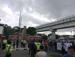Puluhan Massa Gabungan Mahasiswa Hukum, Menggelar Demo di JSC Palembang