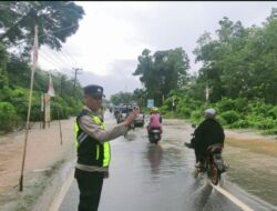 Polsek Talang Ubi Lakukan Pengaturan Arus Lalin dan Monitoring Banjir di Desa Talang Bulang