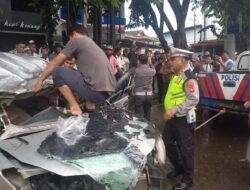 Lakalantas Tunggal di Palembang, Satu Korban Tewas dan Lima Lainnya  Dilarikan ke Rumah Sakit
