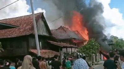Rumah Warga Desa Karang Agung Kecamatan Lubai Ulu Terbakar 