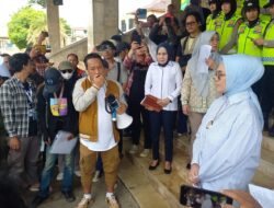 TOLAK RUU PENYIARAN RATUSAN WARTAWAN DEMO DI HALAMAN DPRD PROVINSI
