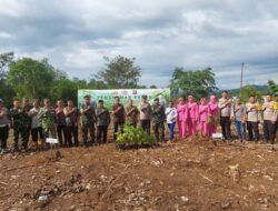Hari Bhayangkara Ke-78, Polsek Tanjung Agung Tanam 70 Batang Pohon Secara Serentak