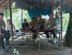 Bersama Jajaran, Kapolsek Penukal Utara Menggelar Jumat Curhat di Desa Trans Tanding Marga