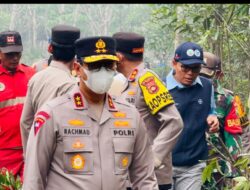 Cek Karhutla di Lempuing Jaya OKI, Kapolda Sumsel Pertebal Personel BKO dan Brimob ke Lapangan