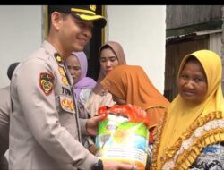 Biro SDM Polda Sumsel Bagikan Bansos Dijum’at Berkah