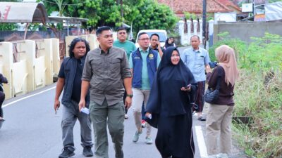 Bersama Keluarga, Sekda Kota Palembang Salurkan Hak Pilihnya di Pilkada 2024