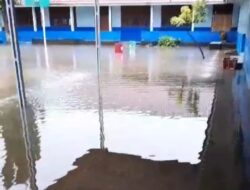 Banjir, Proses Belajar Mengajar di SMP Negeri 25 Palembang Tetap Berjalan Seperti Biasa