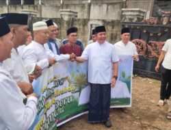 Gubernur Herman Deru Serahkan Kurban Satu Ekor Sapi di Masjid Darussalam Suka Bangun
