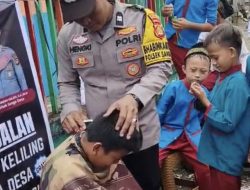 Unik dan Bermanfaat Untuk Masyarakat, Polsek Sanga Desa Gelar Pangkas Rambut Keliling Gratis