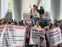 Ratusan Massa Datangi DPRD Kota Palembang, Desak Penggunaan Hak Angket Terkait Dugaan Keterlibatan Wakil Wali Kota dalam Kasus Narkoba