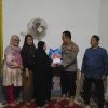 Kapolsek Seberang Ulu II Takziah ke Rumah Duka Korban Penganiayaan, Salurkan Bantuan Sosial dalam Rangka HUT Bhayangkara ke-80