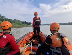 Terseret Arus Saat Menyeberang Sungai Ogan, Wili Masih Dalam Pencarian Tim SAR Gabungan