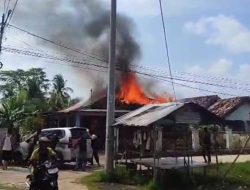 Diduga Akibat Korsleting Listrik, Rumah Warga di Talang Petai Plaju Palembang Terbakar