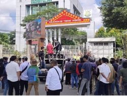 Ratusan Massa SOAK Desak Kejati Sumsel Usut Dugaan Kriminalisasi dalam Perkara Tipikor Oknum ASN
