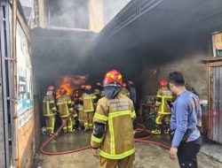 Ruko Penjual BBM dan Bengkel di Jalan Panca Usaha Palembang Ludes Terbakar, Kerugian Ditaksir Ratusan Juta