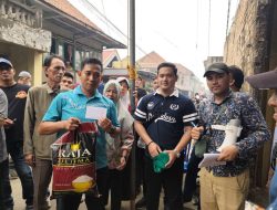 Ari Singo Bantu Korban Kebakaran Di 8 Ulu, Beras Dan Uang Tunai Buat Korban Kebakaran